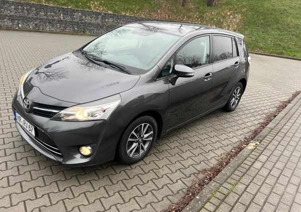 Toyota Verso cena 56999 przebieg: 179999, rok produkcji 2013 z Tarnów małe 781